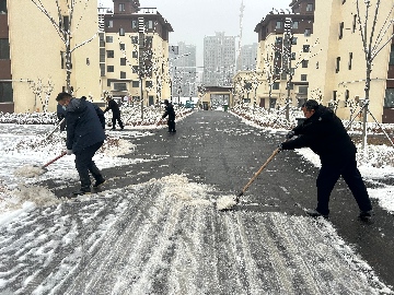 【長田動(dòng)態(tài)】初雪至，暖意行！長田實(shí)業(yè)全力清雪保安全暢通